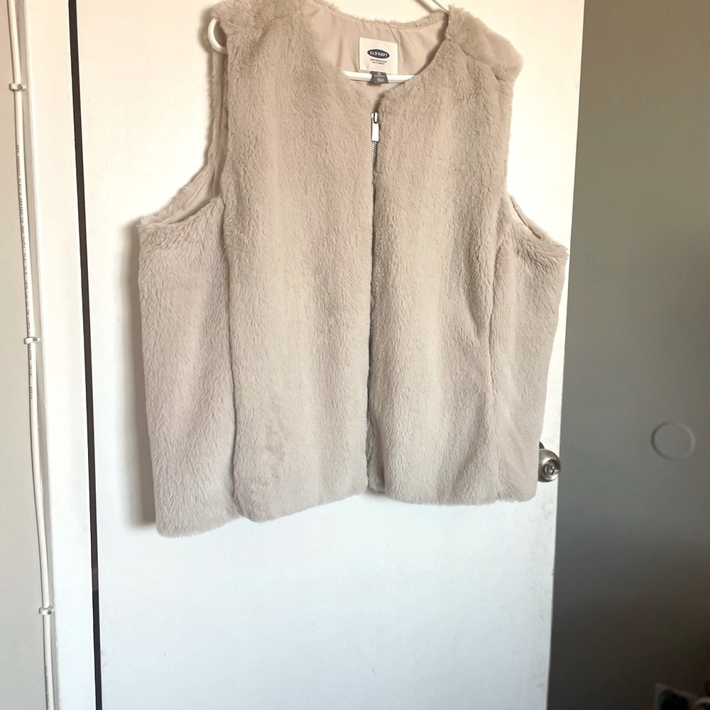 Old Navy Zip Faux Fur Vest - Size 2X - Picture 2 of 12